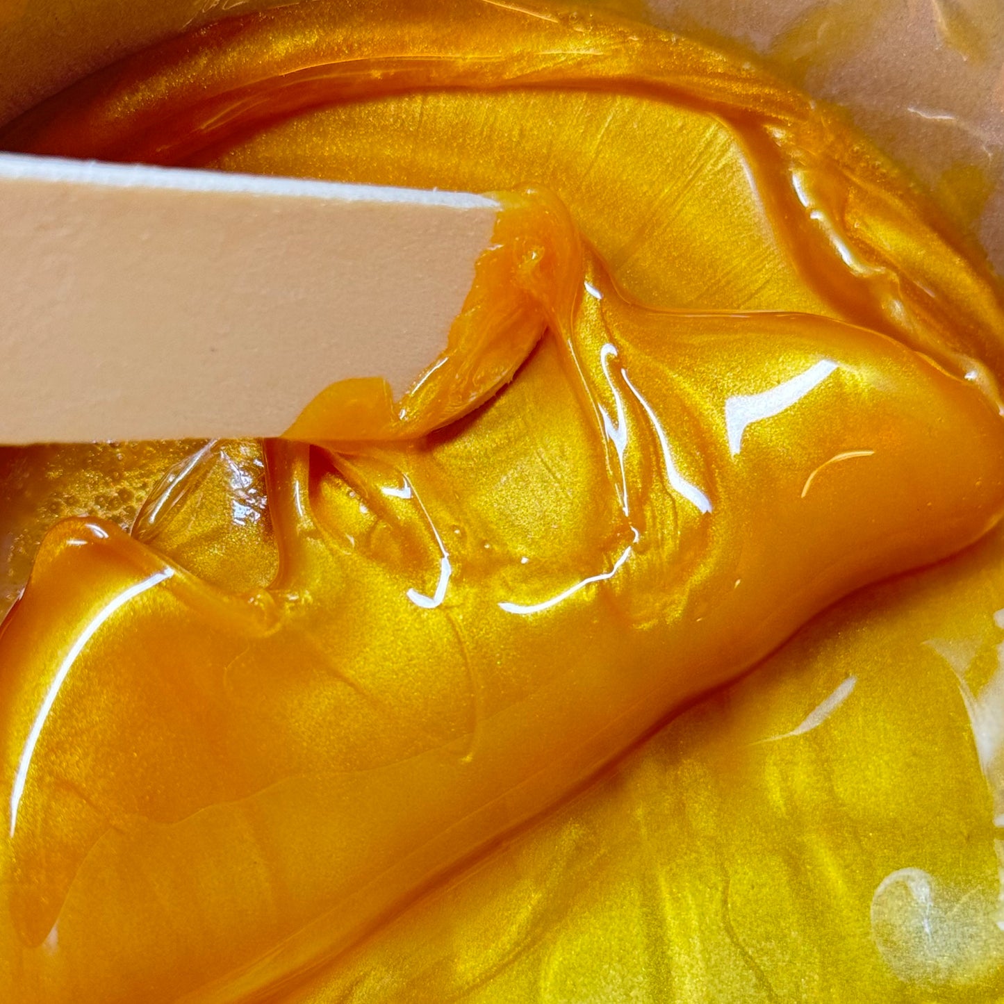 Golden Wax Eyebrows | Rosin-Free Elastic Wax | MAXYMOVA