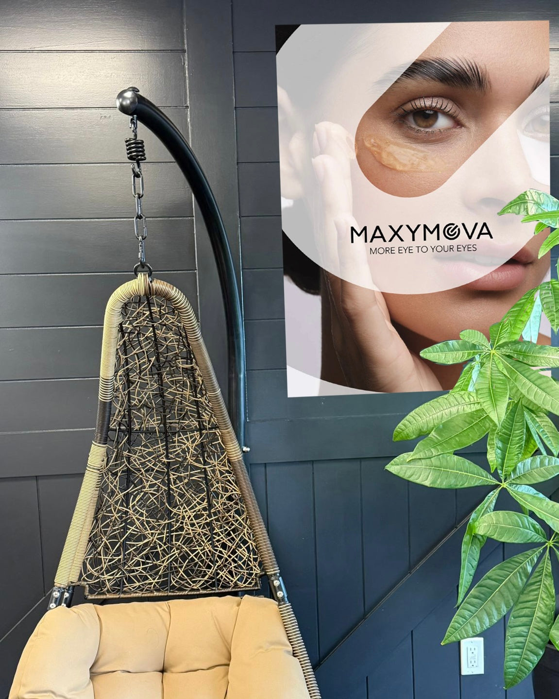 MAXYMOVA Wall Panel — “More Eye to Your Eyes” - Cool essence - Easy to apply